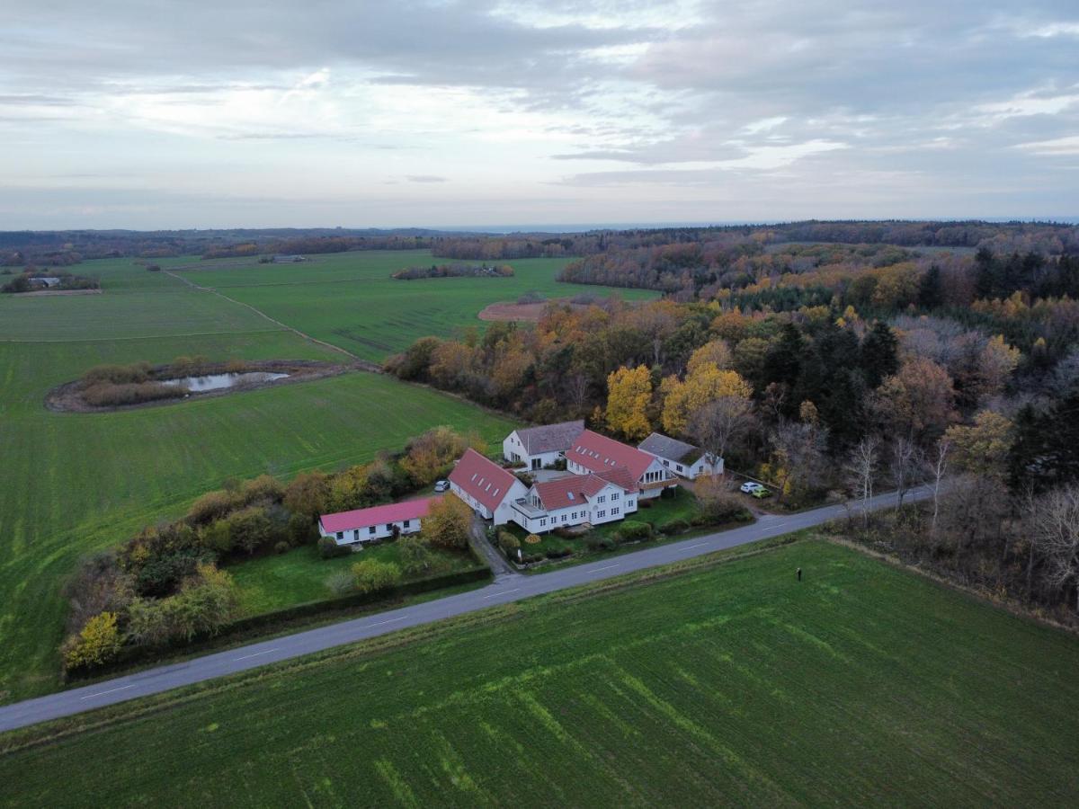 Feriestedet Skovly Klemensker エクステリア 写真